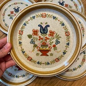 Mikasa “Kissing Cousins” – Set of 6 Salad/Dessert Plates